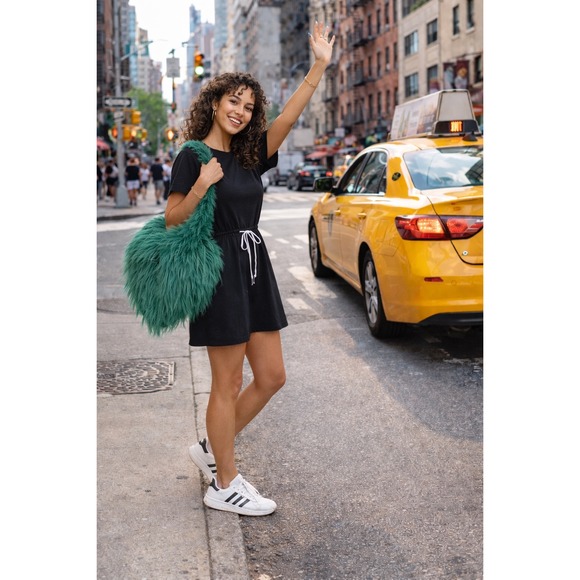 Green Faux Fur Heart Shaped Shoulder Bag - Picture 2 of 7